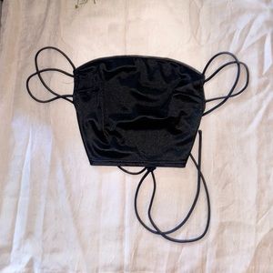 Strappy black crop top 🖤🖤